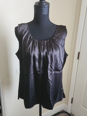 Chico's Black Silk Look Scoop Neck Sleeveless Top